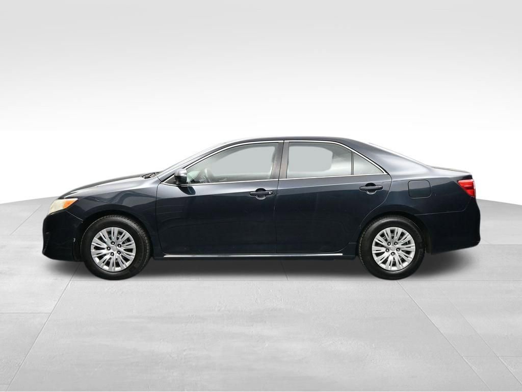 Used 2014 Toyota Camry LE FWD image 2
