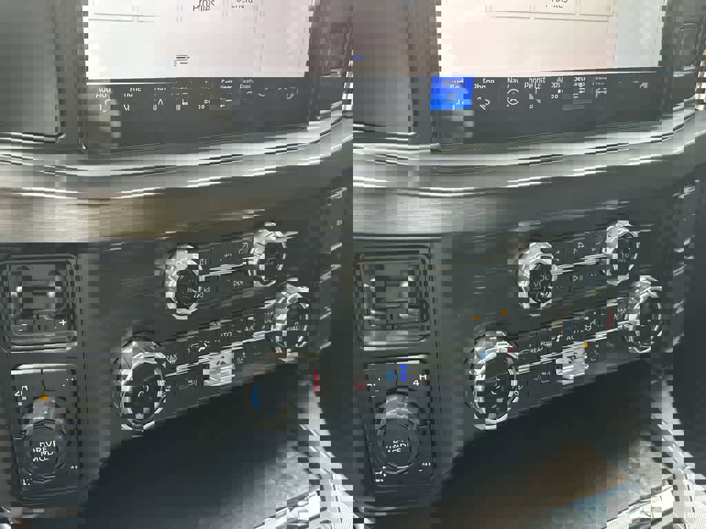 Used 2024 Ford F250 Lariat w/ Black Appearance Package image 52