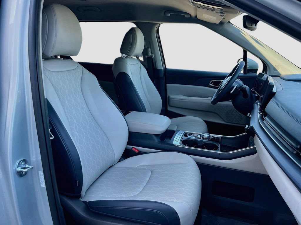 Certified 2026 Kia Carnival EX FWD image 34