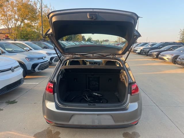 Used 2016 Volkswagen e-Golf SE w/ DC Fast Charging Package image 9