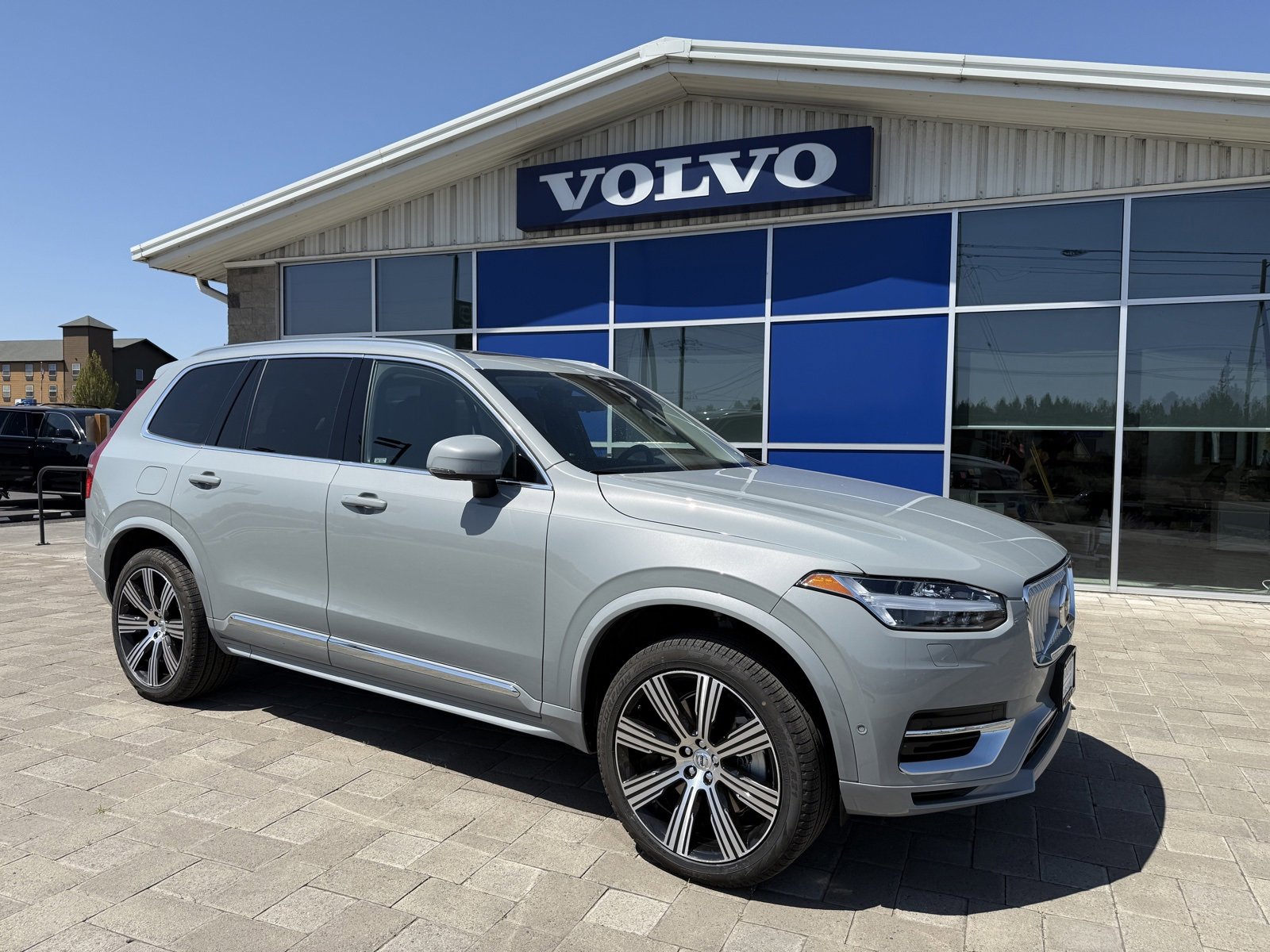New 2025 Volvo XC90 T8 Plus w/ Protection Package Premier
