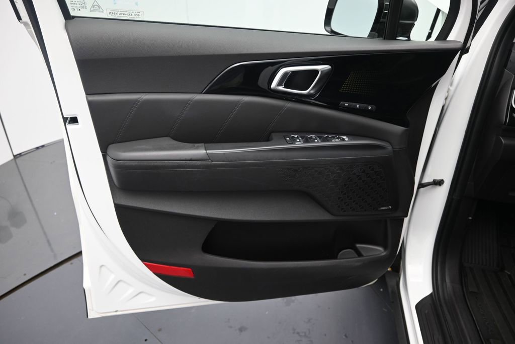 Certified 2025 Kia Carnival SX Prestige FWD image 20