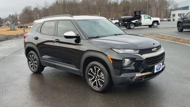Used 2023 Chevrolet TrailBlazer ACTIV w/ Convenience Package AWD/4WD image 2