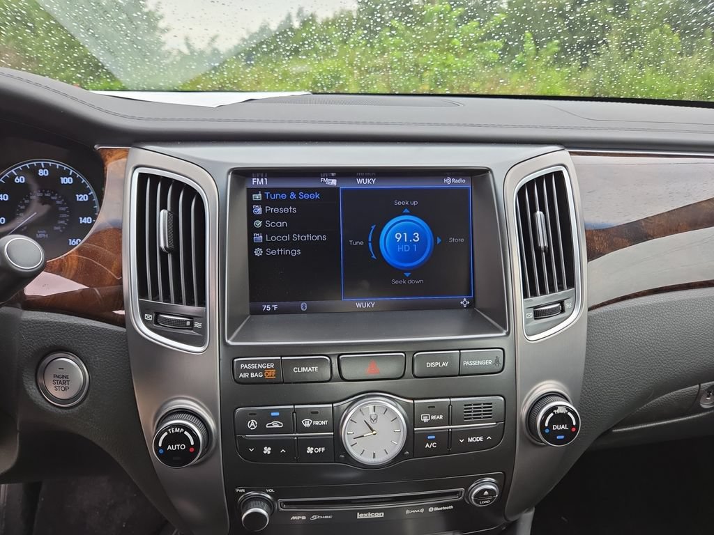 Used 2011 Hyundai Equus Signature RWD image 10
