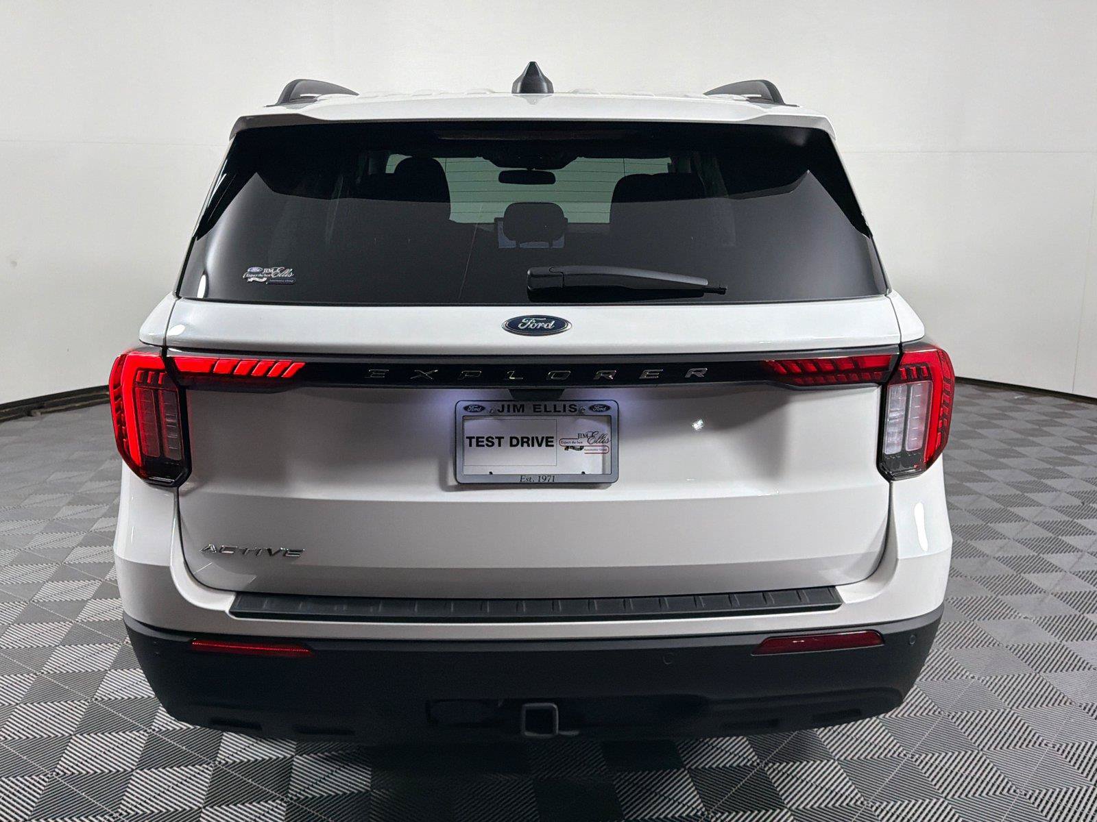 Used 2025 Ford Explorer Active RWD image 6