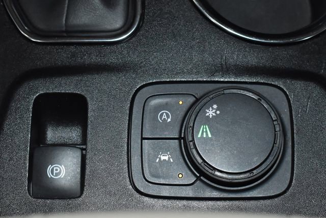 Used 2022 Chevrolet Traverse LS image 19