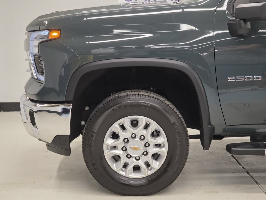 Used 2025 Chevrolet Silverado 2500 LTZ w/ LTZ Premium Package AWD/4WD image 40
