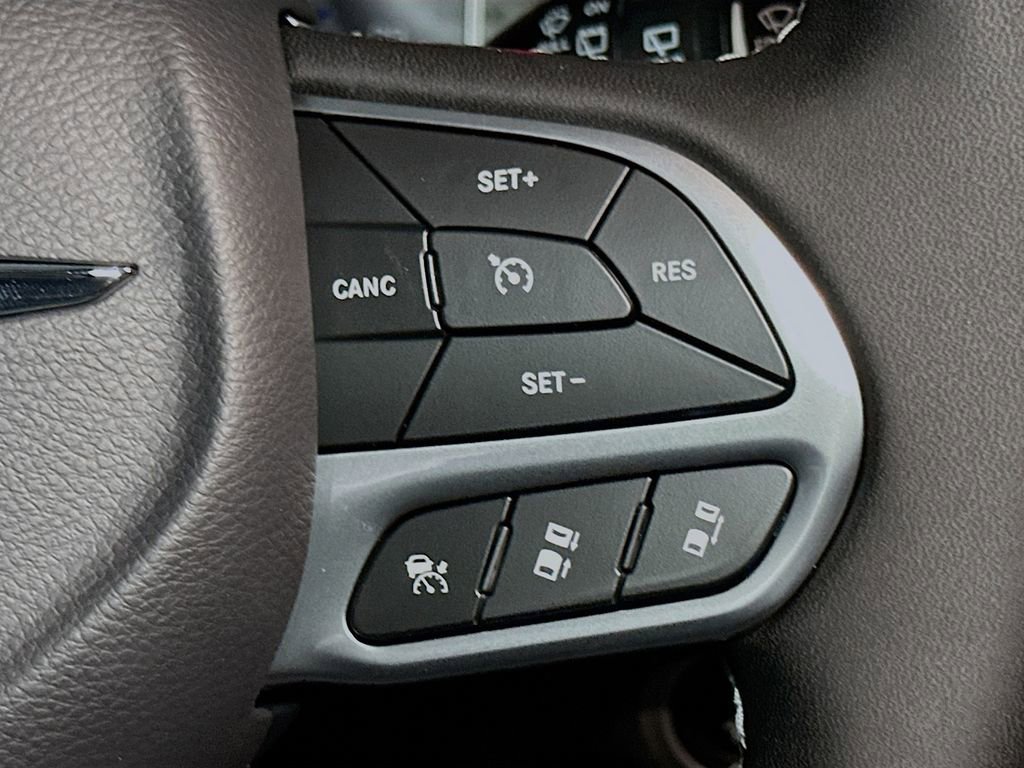 New 2026 Chrysler Pacifica Select AWD/4WD image 29