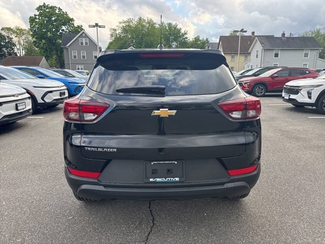 New 2026 Chevrolet TrailBlazer LS w/ LS Convenience Package FWD image 2