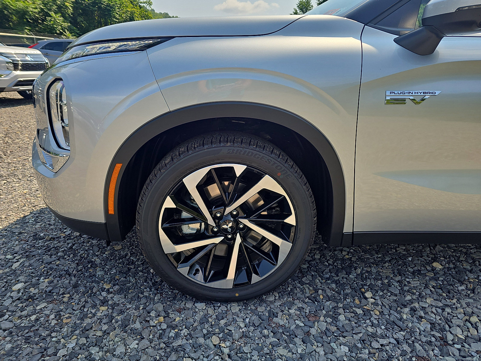 New 2025 Mitsubishi Outlander SE image 8