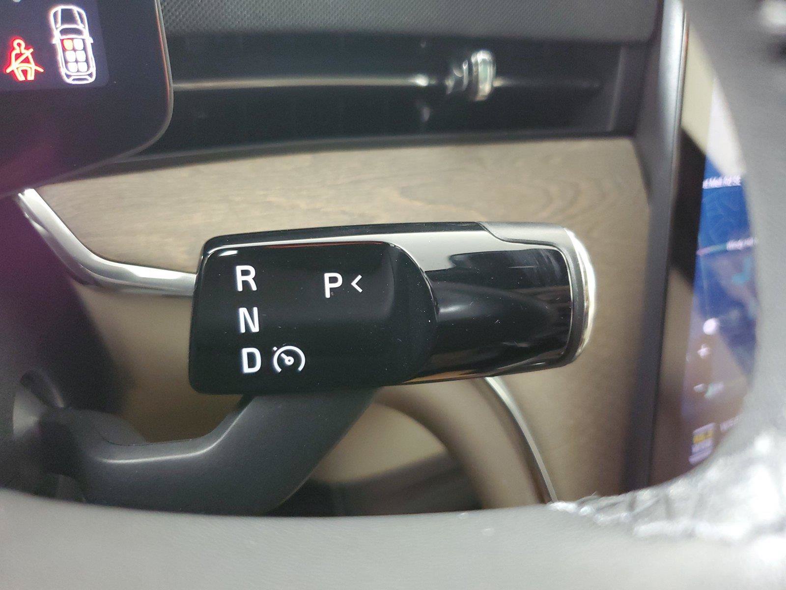 Certified 2025 Volvo EX90 Plus AWD/4WD image 31