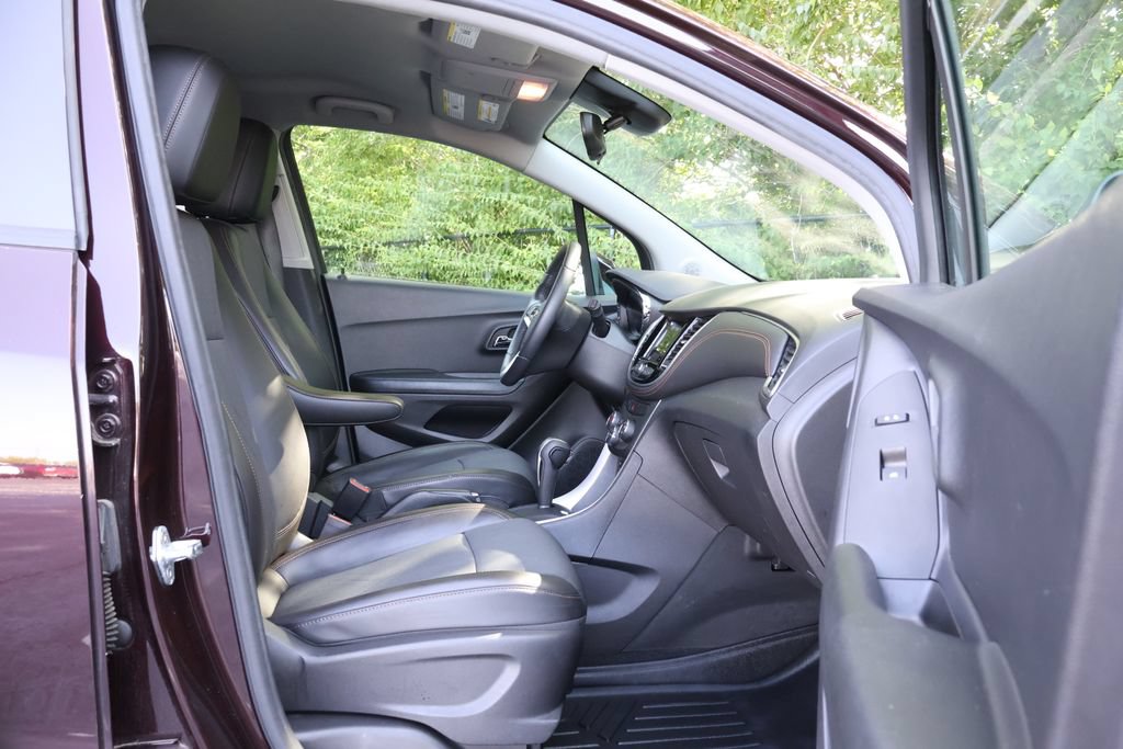 Certified 2022 Chevrolet Trax LT w/ LT Convenience Package AWD/4WD image 38