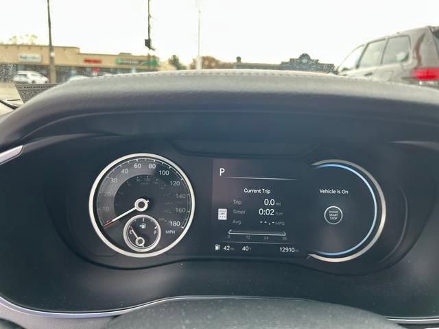 Used 2024 Genesis G70 2.5T image 23