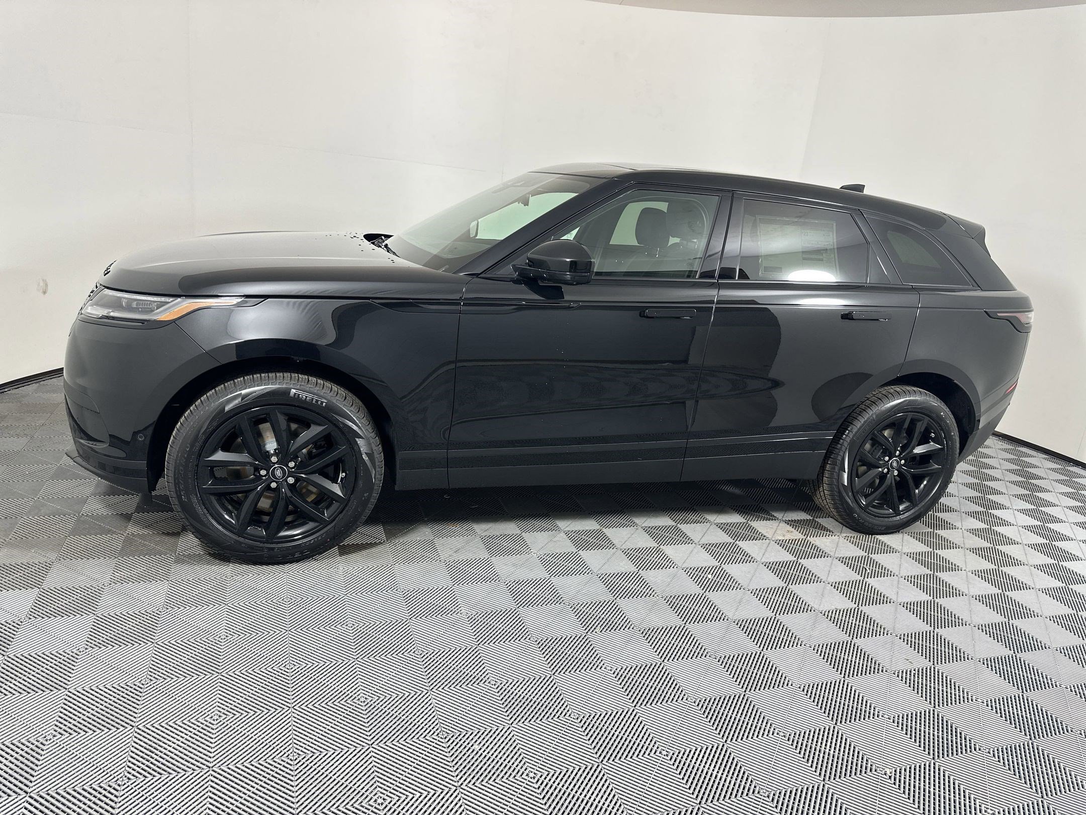 New 2026 Land Rover Range Rover Velar S image 2