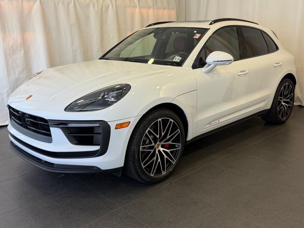 Certified 2024 Porsche Macan S AWD/4WD image 1
