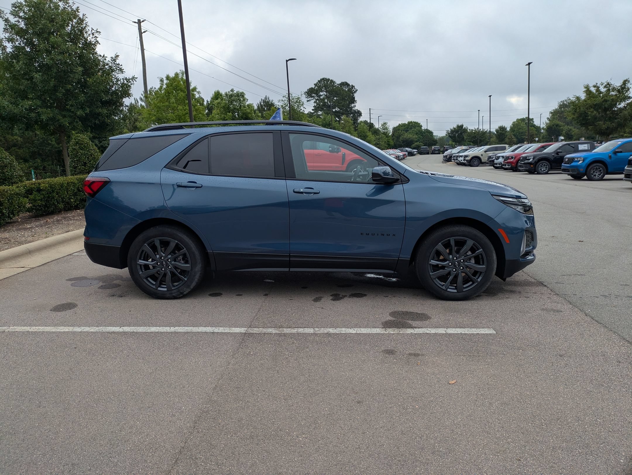 Used 2024 Chevrolet Equinox RS FWD image 3