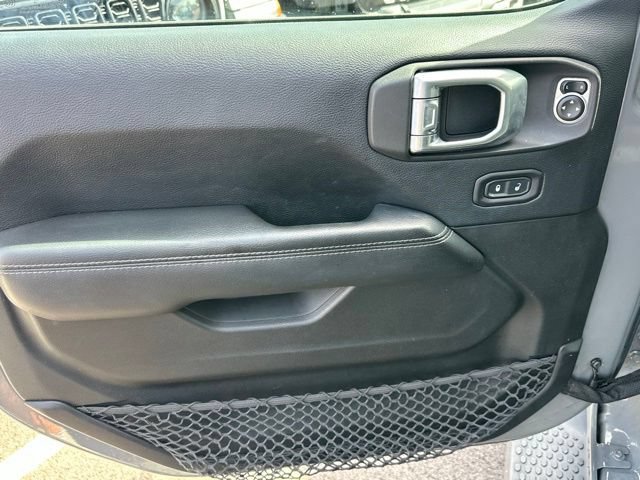 Used 2018 Jeep Wrangler Unlimited Sahara w/ Cold Weather Group AWD/4WD image 28