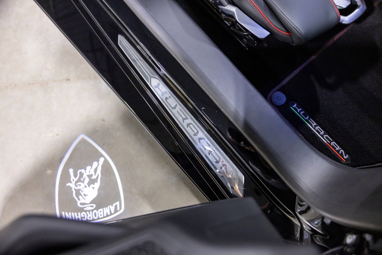 Used 2020 Lamborghini Huracan EVO image 31