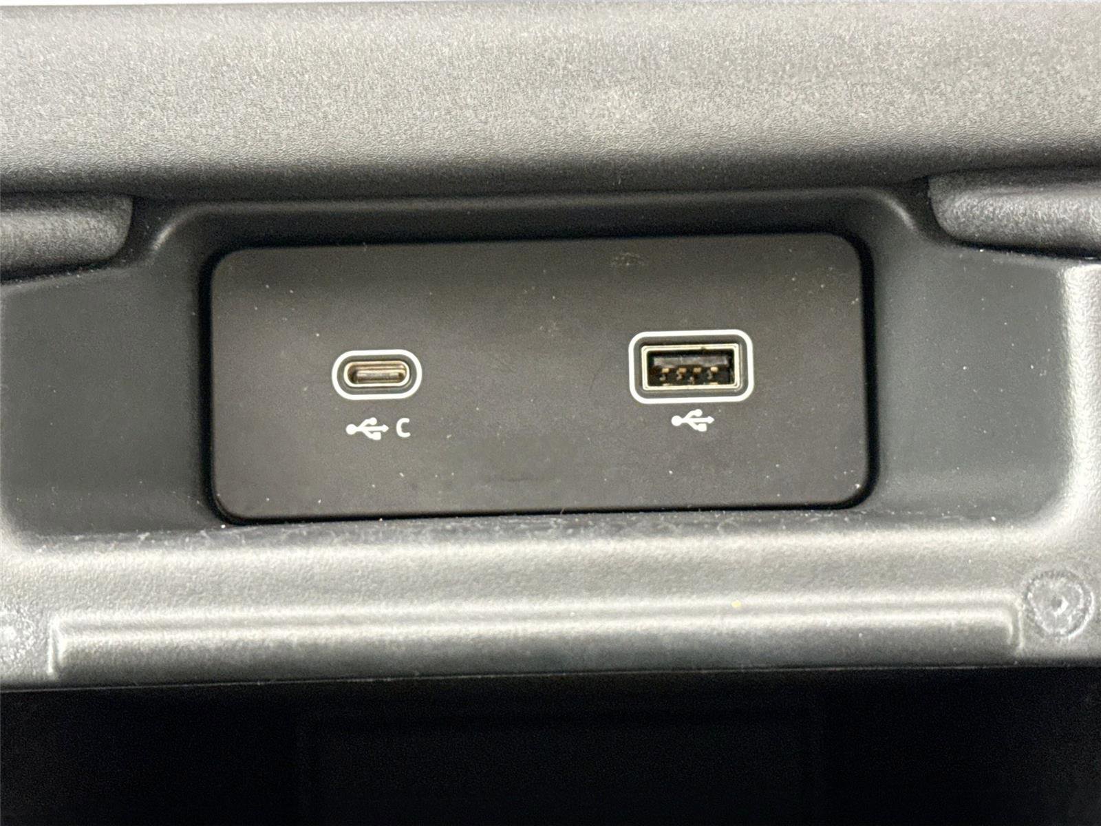 Used 2024 Land Rover Discovery S image 37