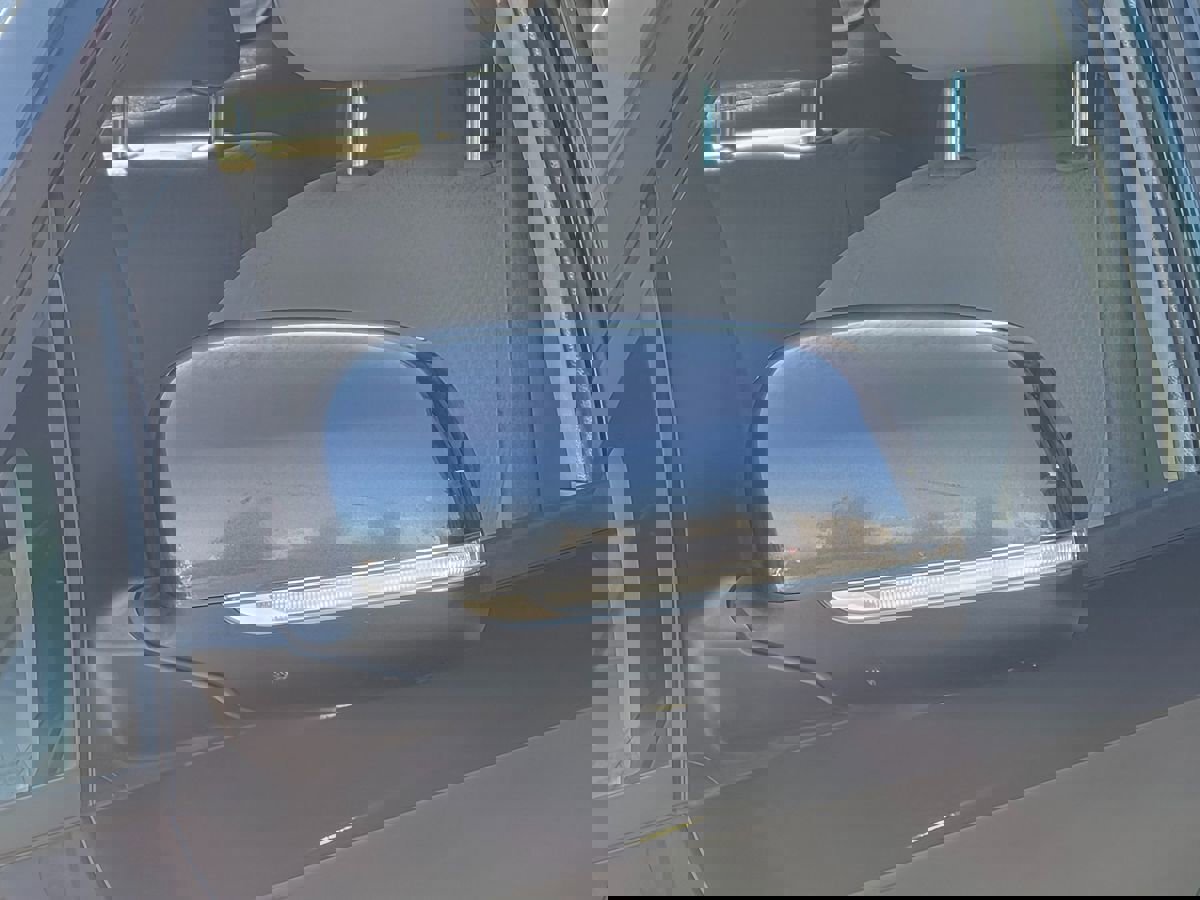 Used 2019 Kia Sedona LX image 10