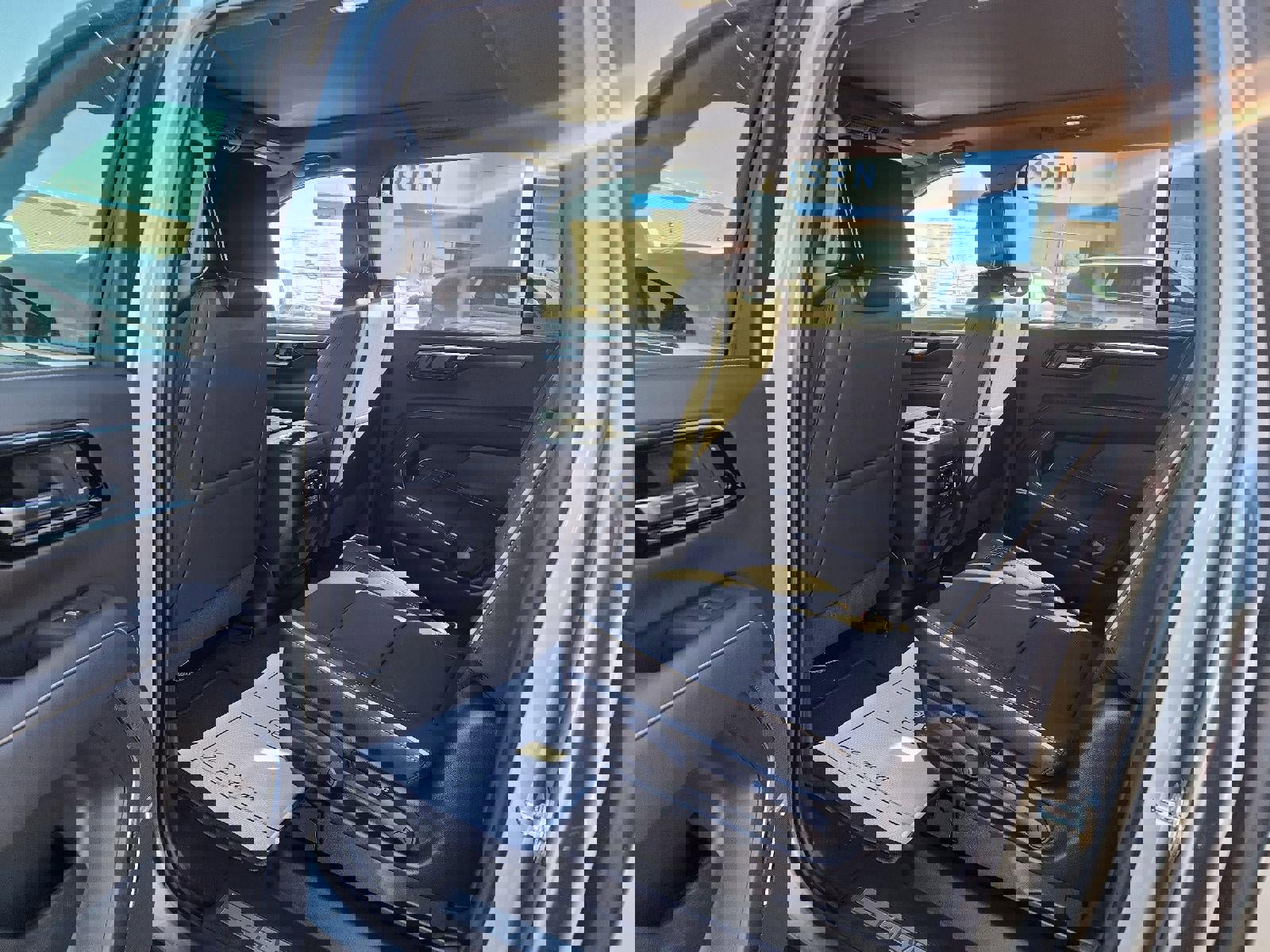 New 2026 Chevrolet Suburban Premier image 9