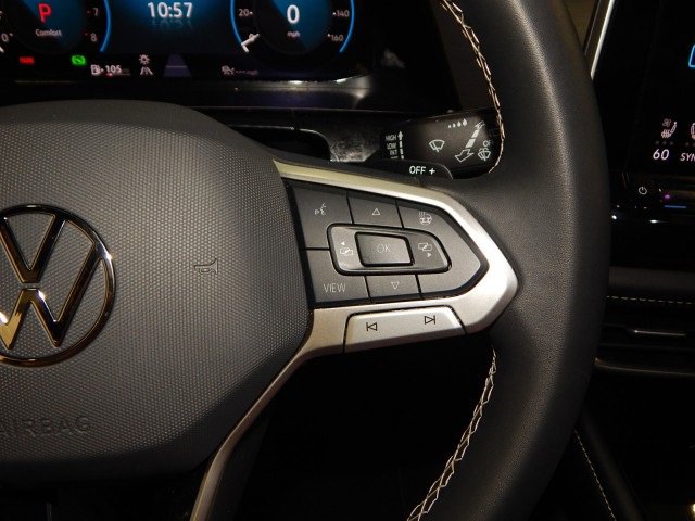 Used 2024 Volkswagen Atlas Cross Sport SE image 29