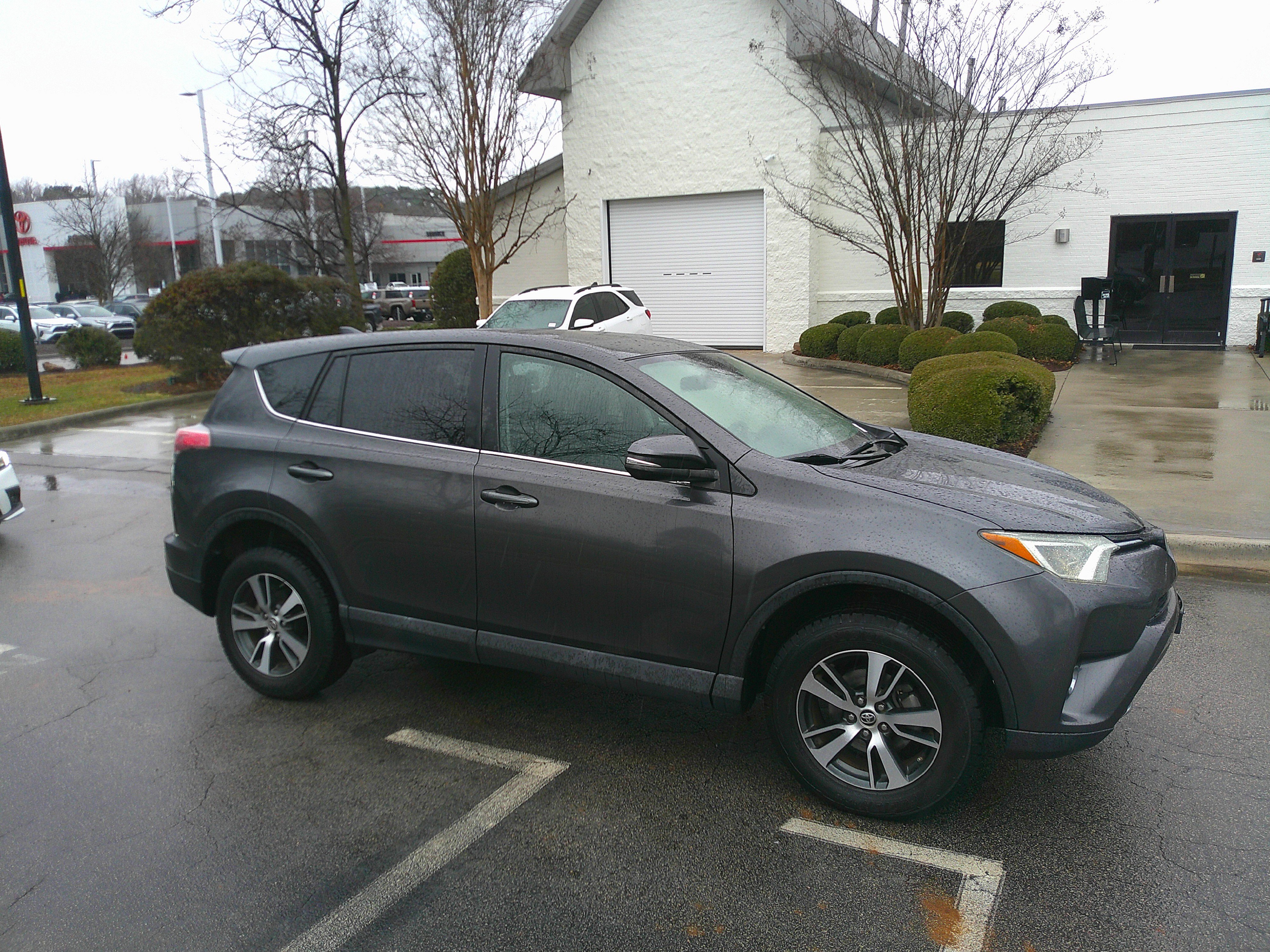 Used 2018 Toyota RAV4 XLE image 14