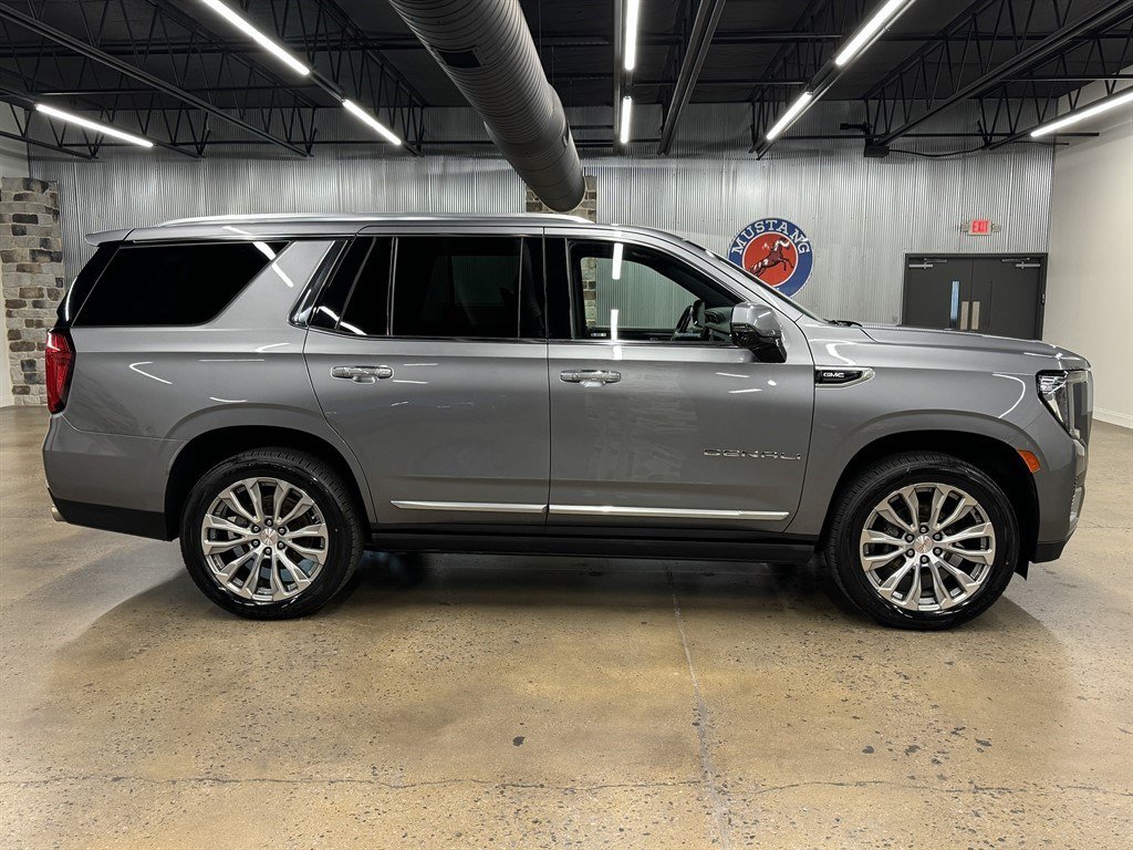 Used 2021 GMC Yukon Denali w/ Denali Ultimate Package AWD/4WD image 18