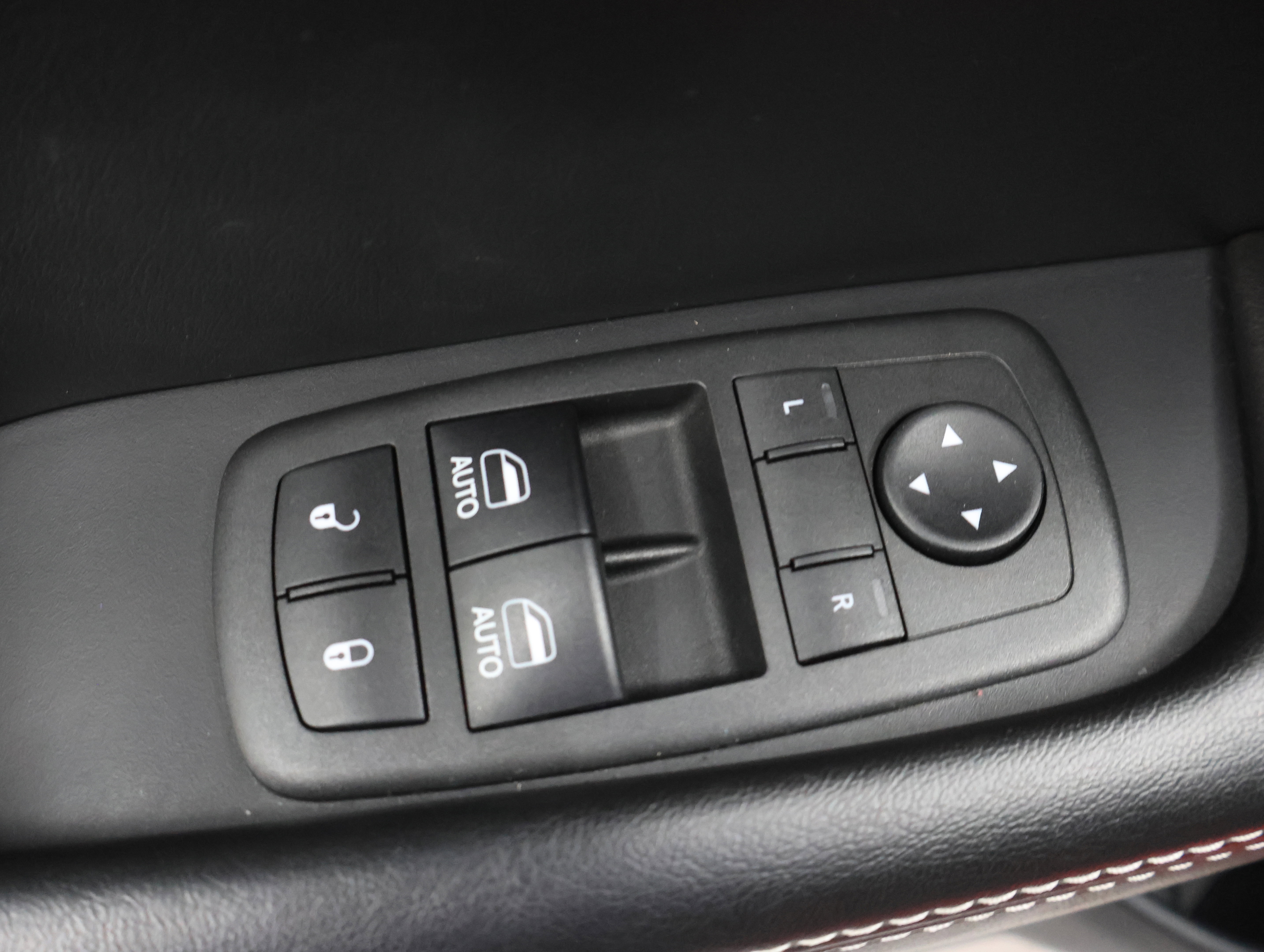 Used 2018 Dodge Challenger SRT Hellcat RWD image 39