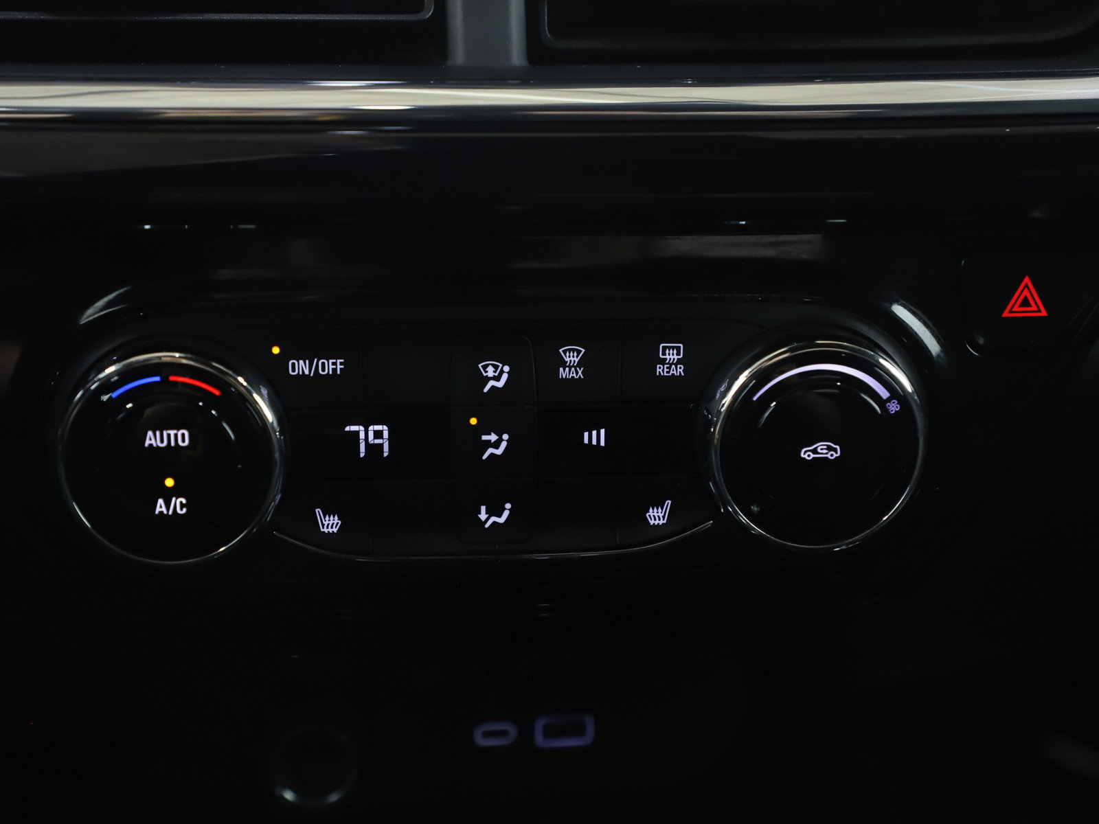 Used 2024 Chevrolet Trax RS FWD image 23
