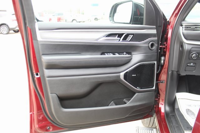 Used 2025 Jeep Wagoneer Series III w/ Premium Group I image 10