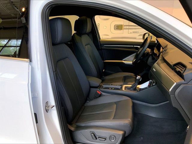 Used 2025 Audi Q3 2.0T Premium w/ Convenience Package AWD/4WD image 17
