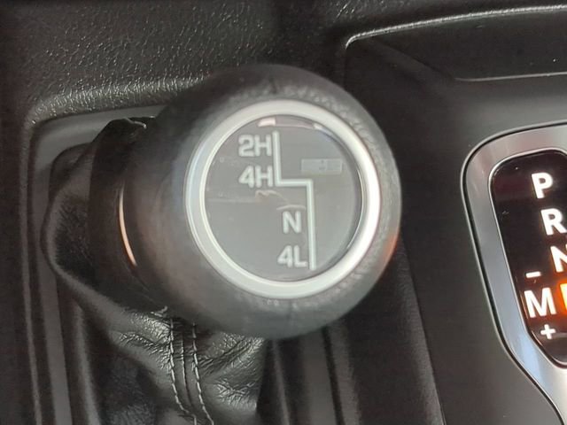 Used 2025 Jeep Gladiator Rubicon w/ Safety Group AWD/4WD image 23
