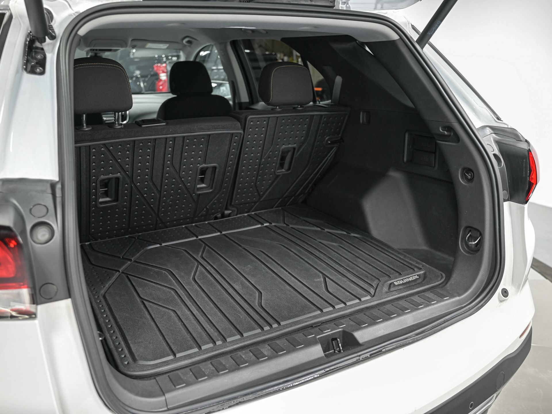 Used 2024 Chevrolet Equinox LT AWD/4WD image 9