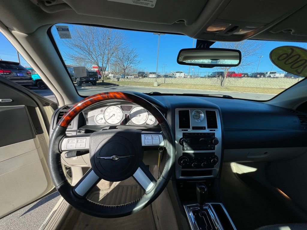 Used 2006 Chrysler 300 C w/ Protection Group II image 37
