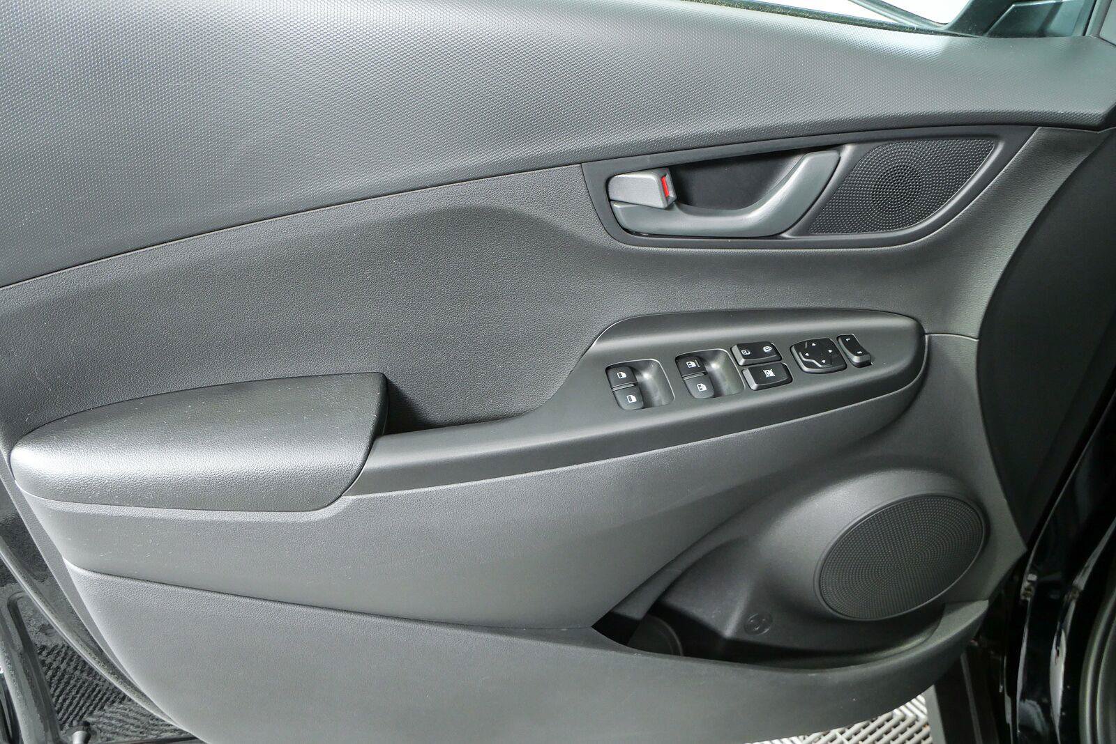 Used 2023 Hyundai Kona SEL AWD/4WD image 6