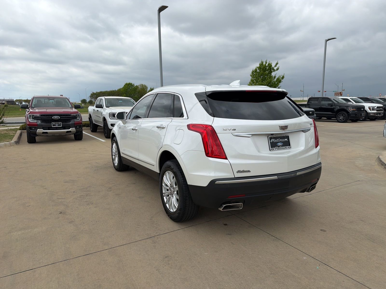 Used 2019 Cadillac XT5 FWD image 3