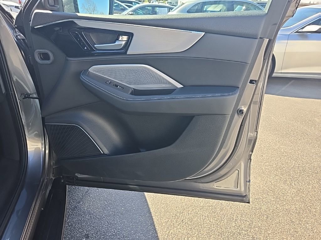 Used 2025 Acura MDX w/ Technology Package image 34