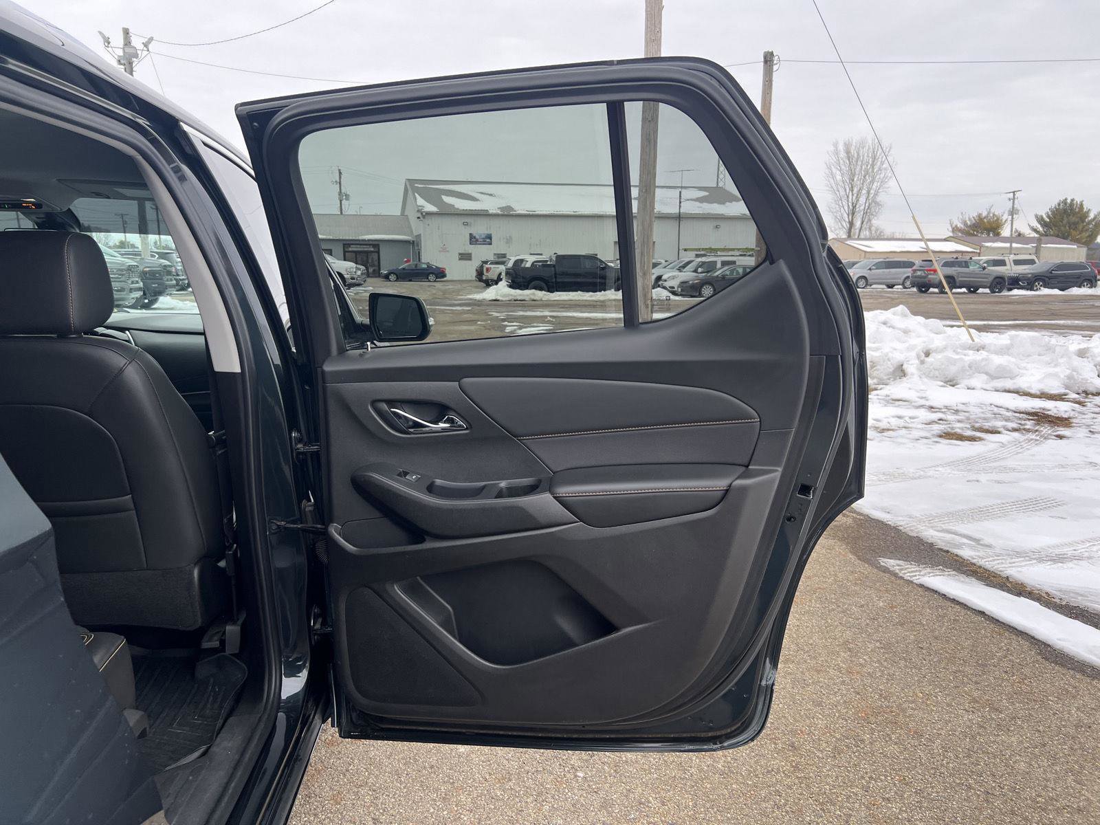 Used 2021 Chevrolet Traverse Premier image 29