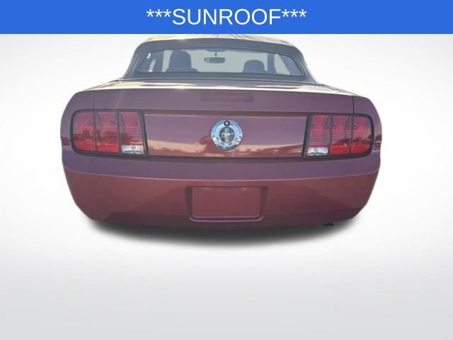 Used 2006 Ford Mustang Convertible image 2