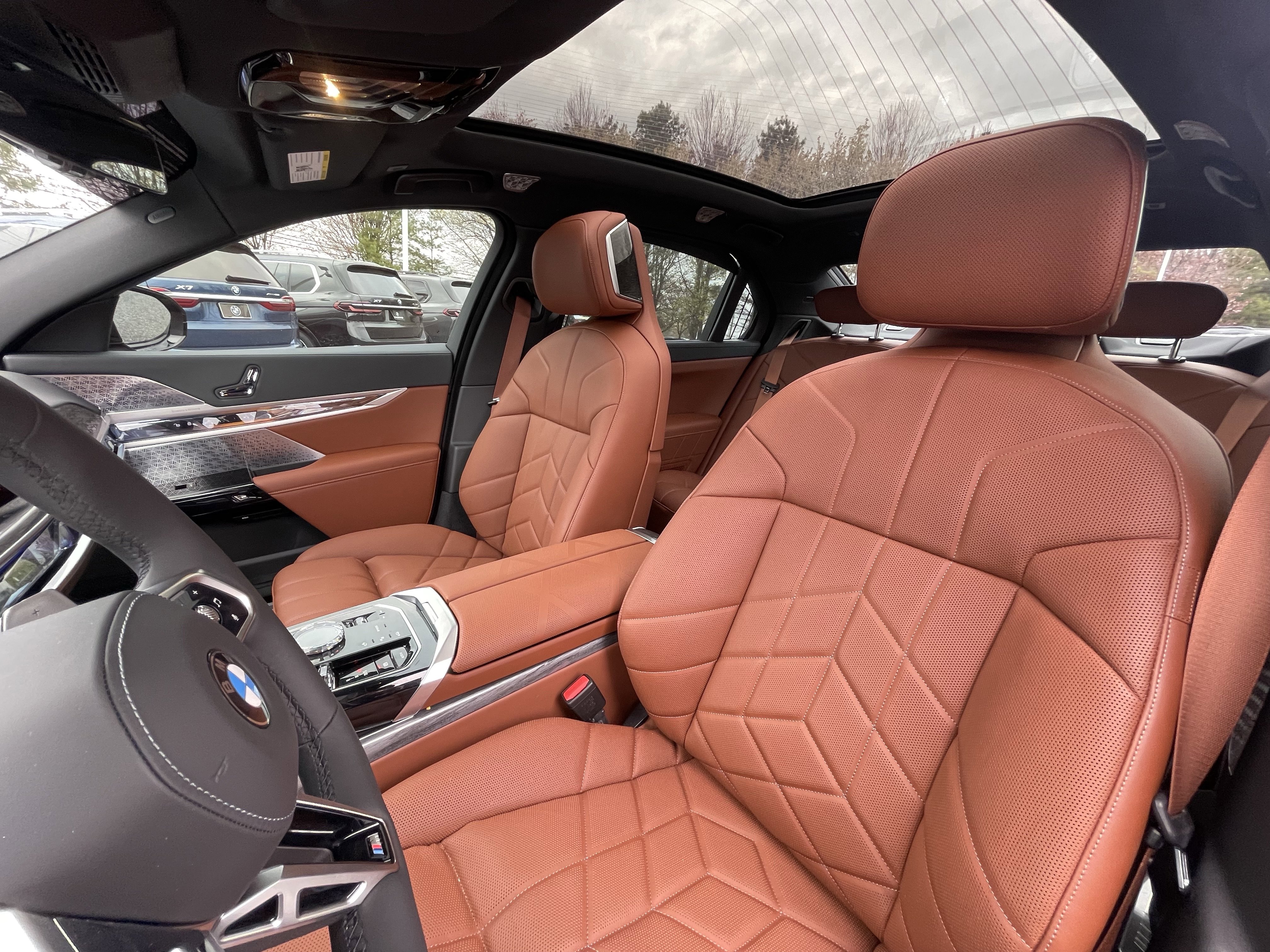 Certified 2025 BMW 760i xDrive w/ Executive Package image 9