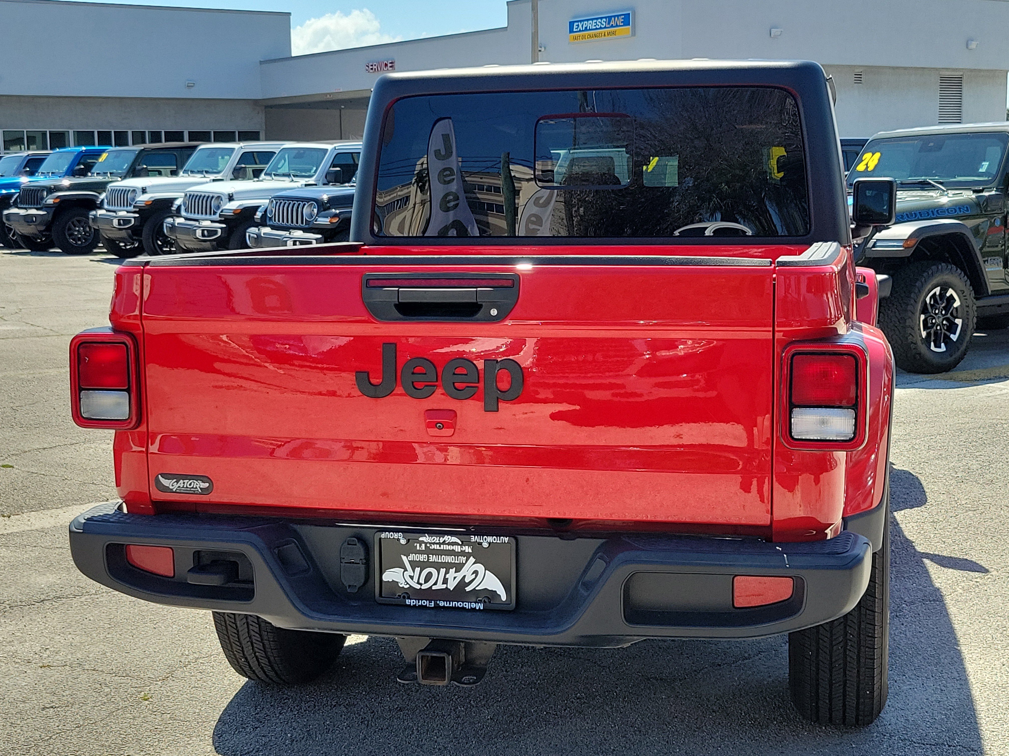 Used 2024 Jeep Gladiator Sport AWD/4WD image 4