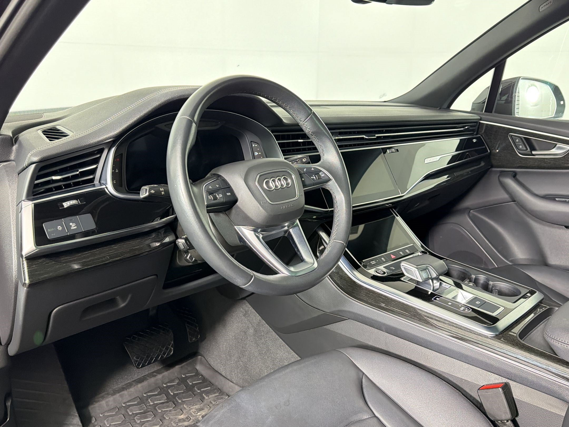 Certified 2023 Audi Q7 2.0T Premium w/ Convenience Package AWD/4WD image 3