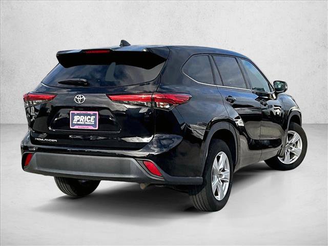 Used 2020 Toyota Highlander L FWD image 2