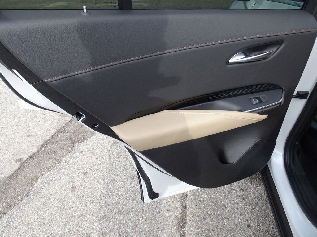 Certified 2024 Cadillac XT4 Luxury w/ Cold Weather Package image 15