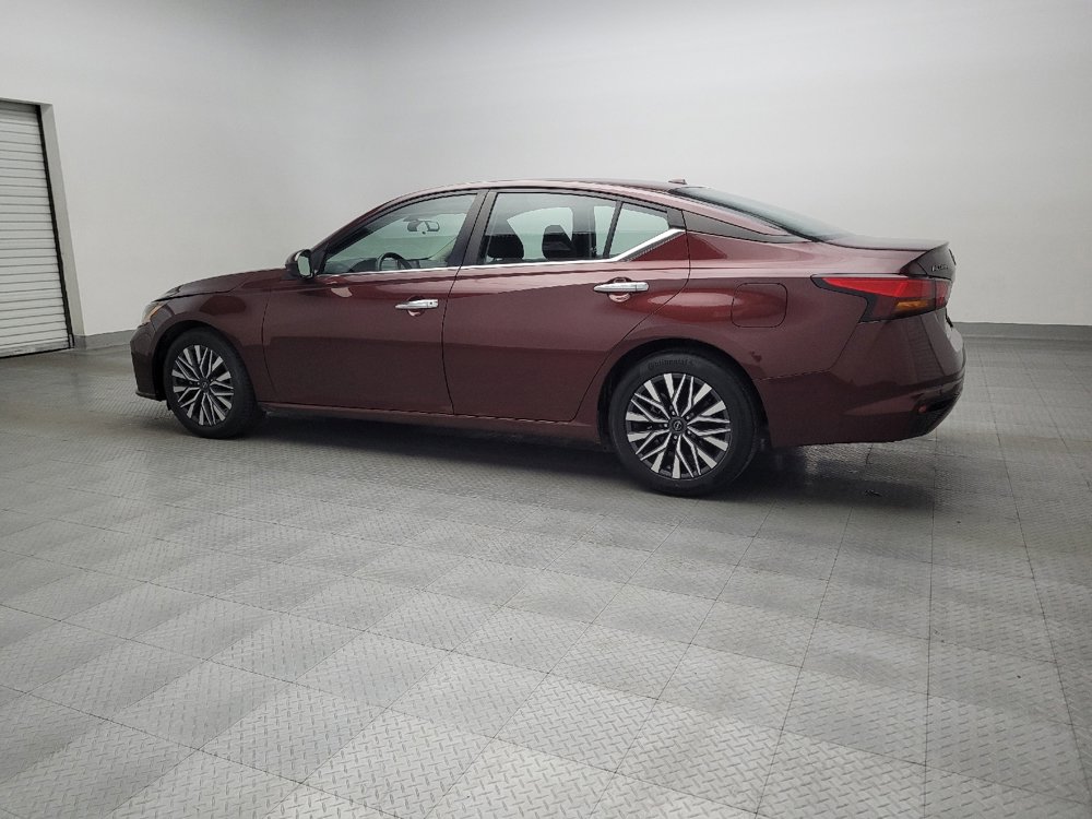 Used 2023 Nissan Altima 2.5 SV image 3