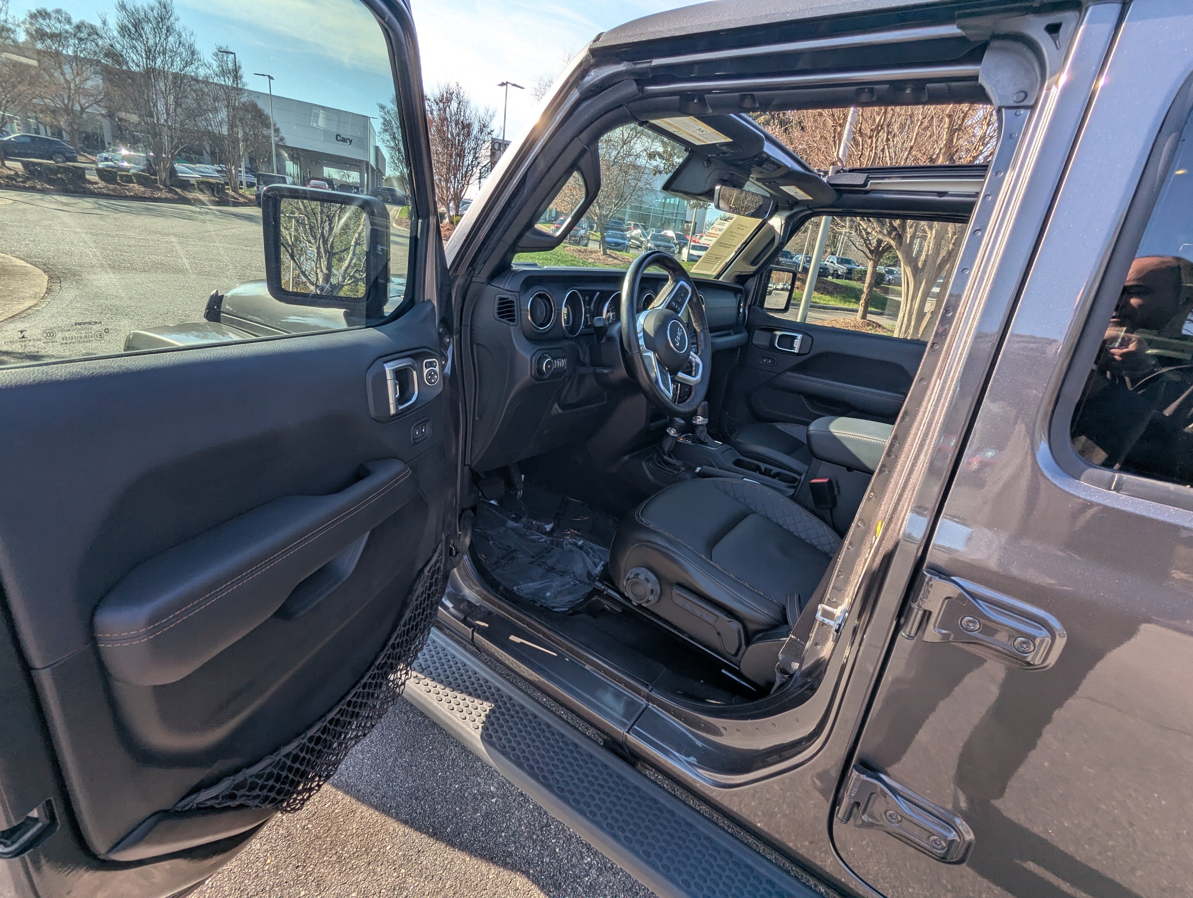 Used 2021 Jeep Wrangler Unlimited Sahara image 8