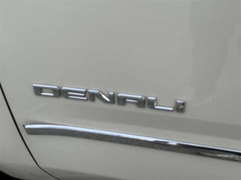 Used 2015 GMC Yukon XL Denali w/ Touring Package image 16