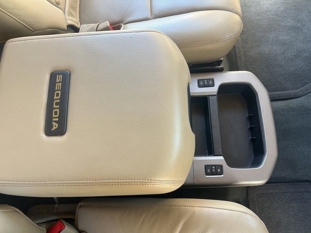 Used 2014 Toyota Sequoia Platinum image 30