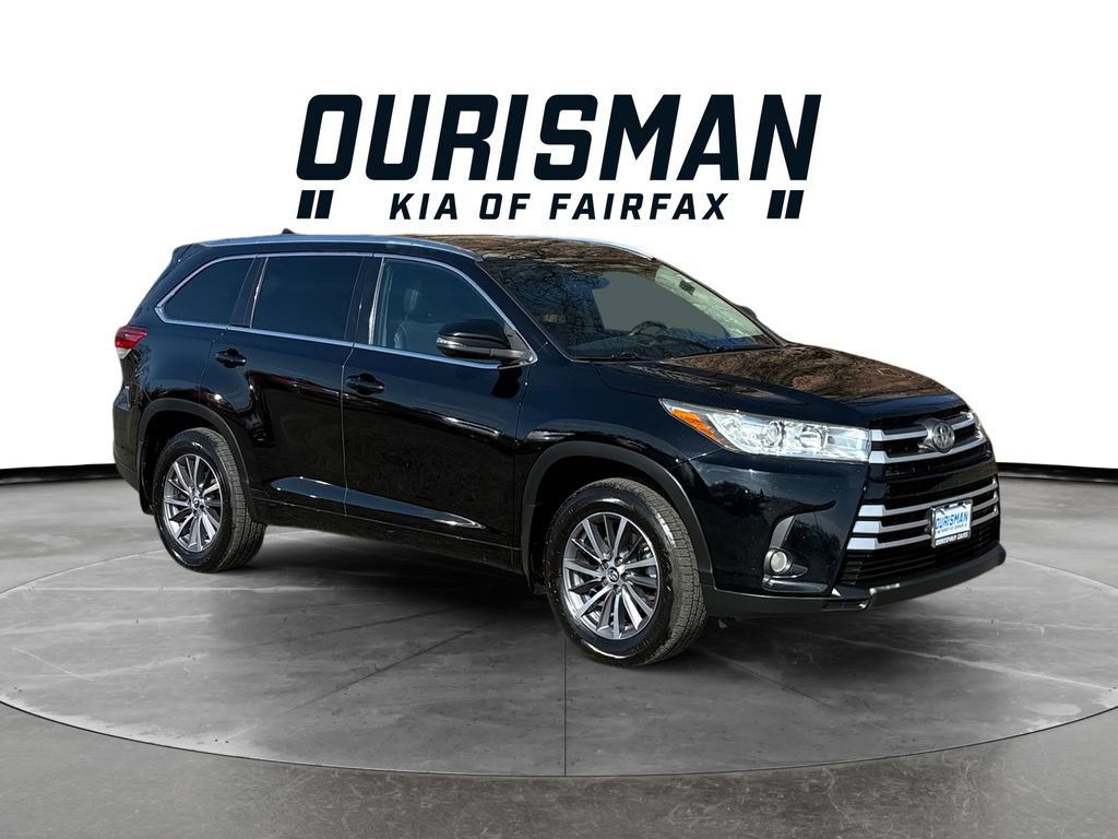 Used 2017 Toyota Highlander XLE w/ Carpet Mat Package image 1